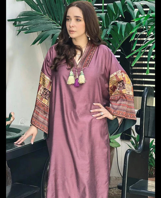 Mauve Kaftan with Chinese Sleeves and Cultural Tassels